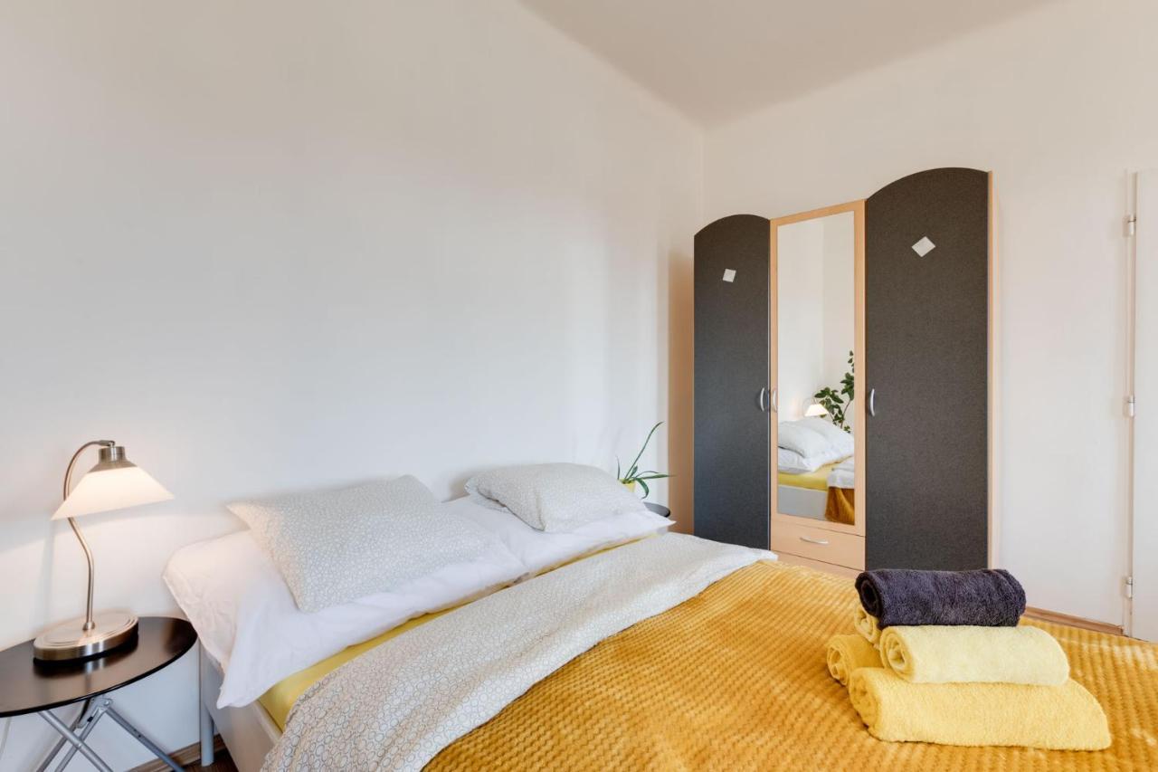 Sunshine Apartment Near The City Center Praga Esterno foto