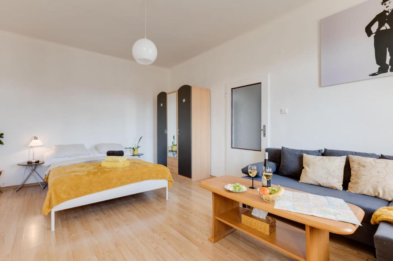 Sunshine Apartment Near The City Center Praga Esterno foto