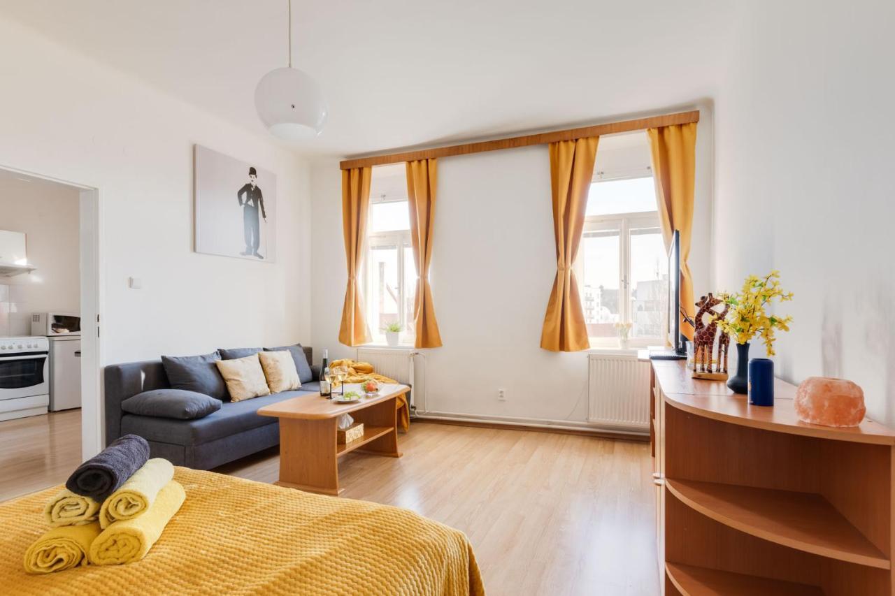 Sunshine Apartment Near The City Center Praga Esterno foto