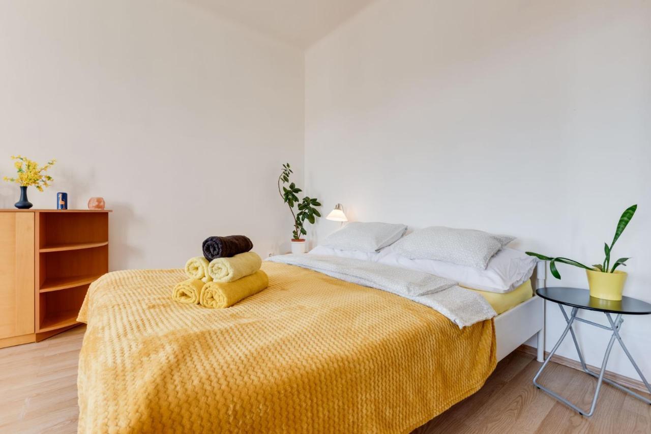 Sunshine Apartment Near The City Center Praga Esterno foto