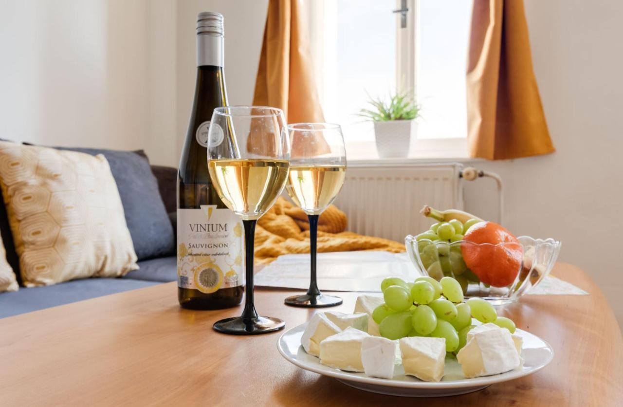 Sunshine Apartment Near The City Center Praga Esterno foto
