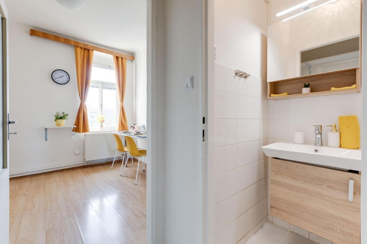 Sunshine Apartment Near The City Center Praga Esterno foto