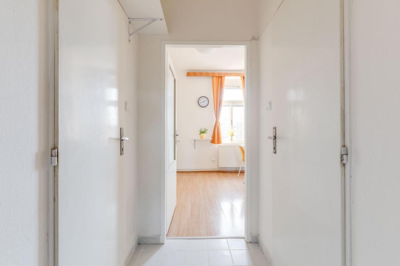 Sunshine Apartment Near The City Center Praga Esterno foto