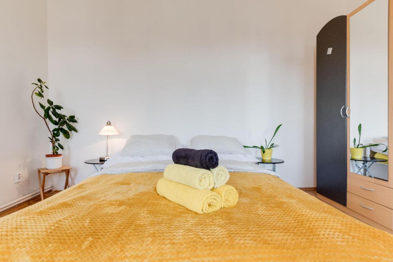 Sunshine Apartment Near The City Center Praga Esterno foto