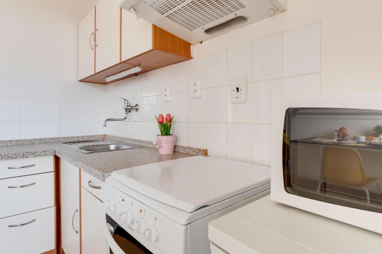 Sunshine Apartment Near The City Center Praga Esterno foto