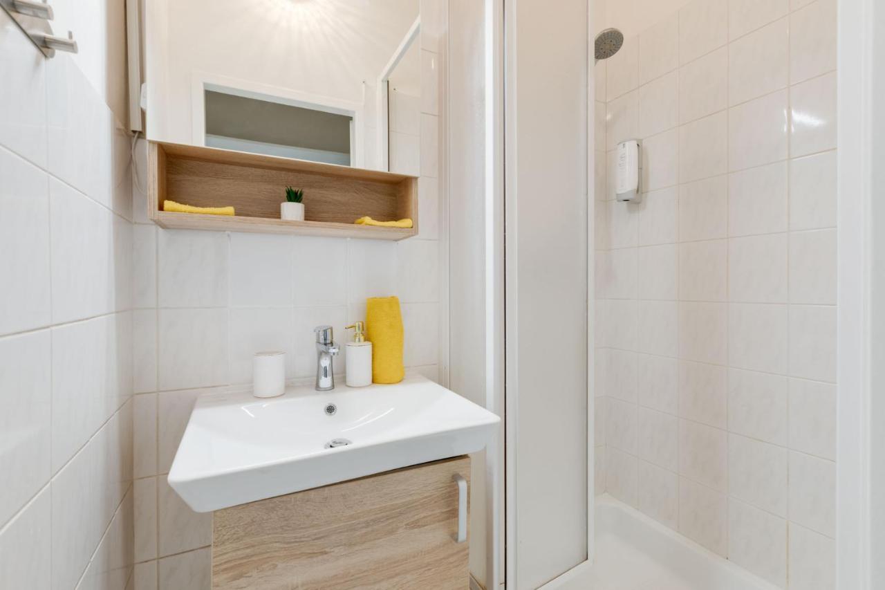 Sunshine Apartment Near The City Center Praga Esterno foto